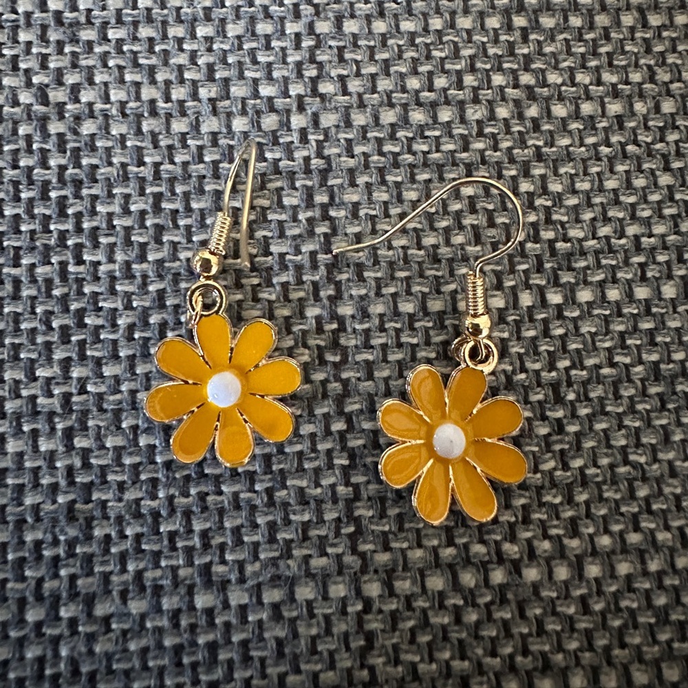 NWT yellow flower earrings